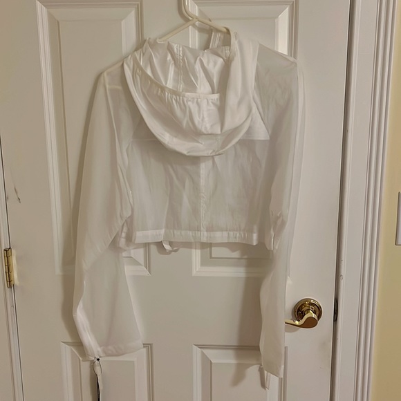 Brand new Nike cropped wind breaker - Picture 2 of 2